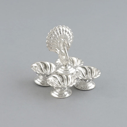 Hiraola's Product image