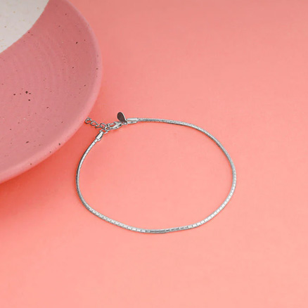 Hiraola's Product image